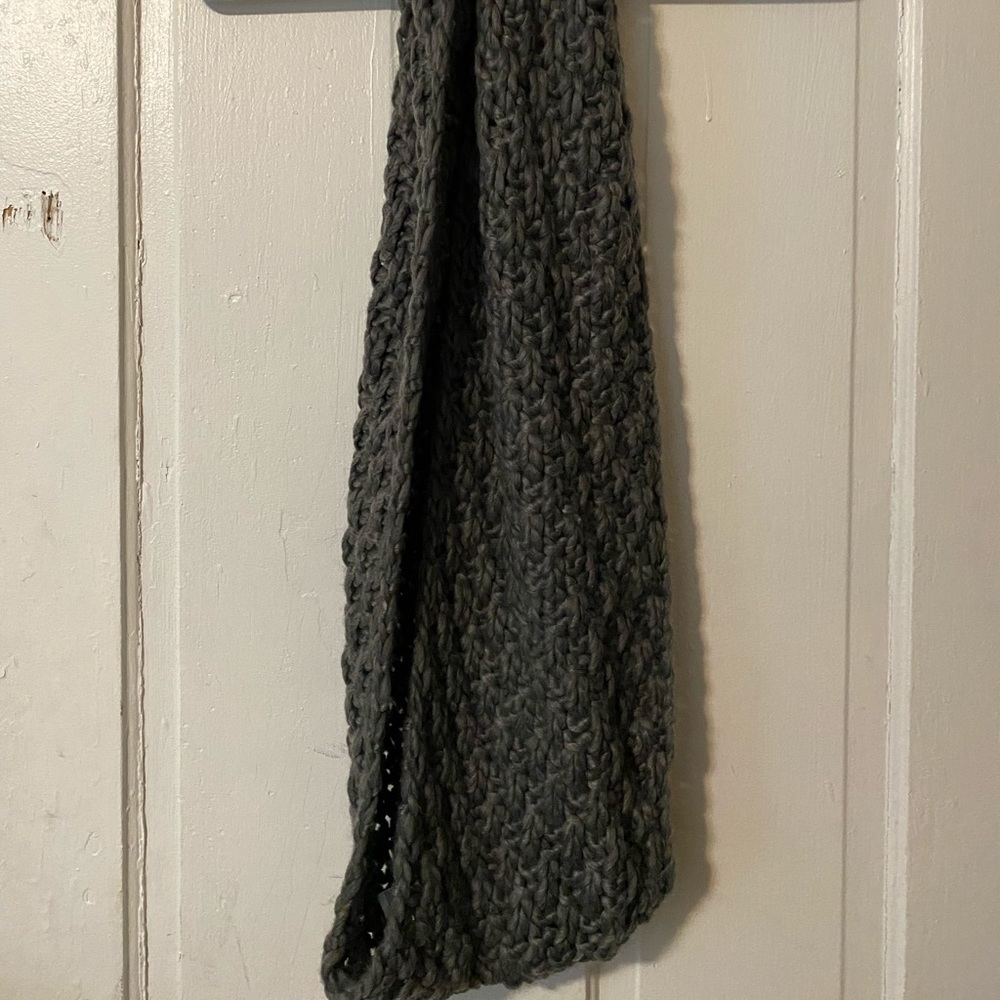 One size old navy knit infinity scarf